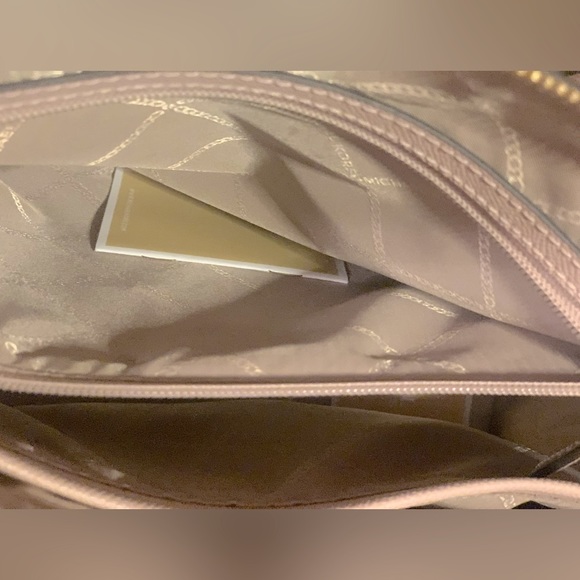 Michael Kors👜💗 - Picture 5 of 9